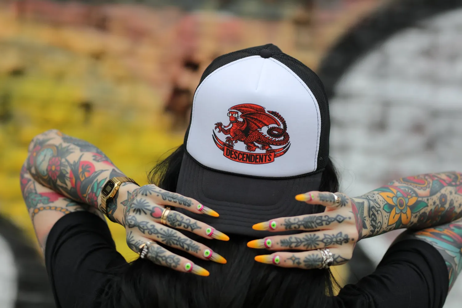 Descendents Dragon trucker pet wit zwart snapback